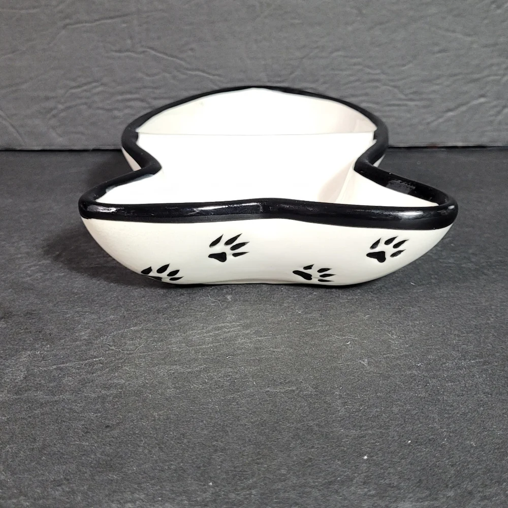 Sassy Cat Divided Pet Dish Fish Shaped NWOT